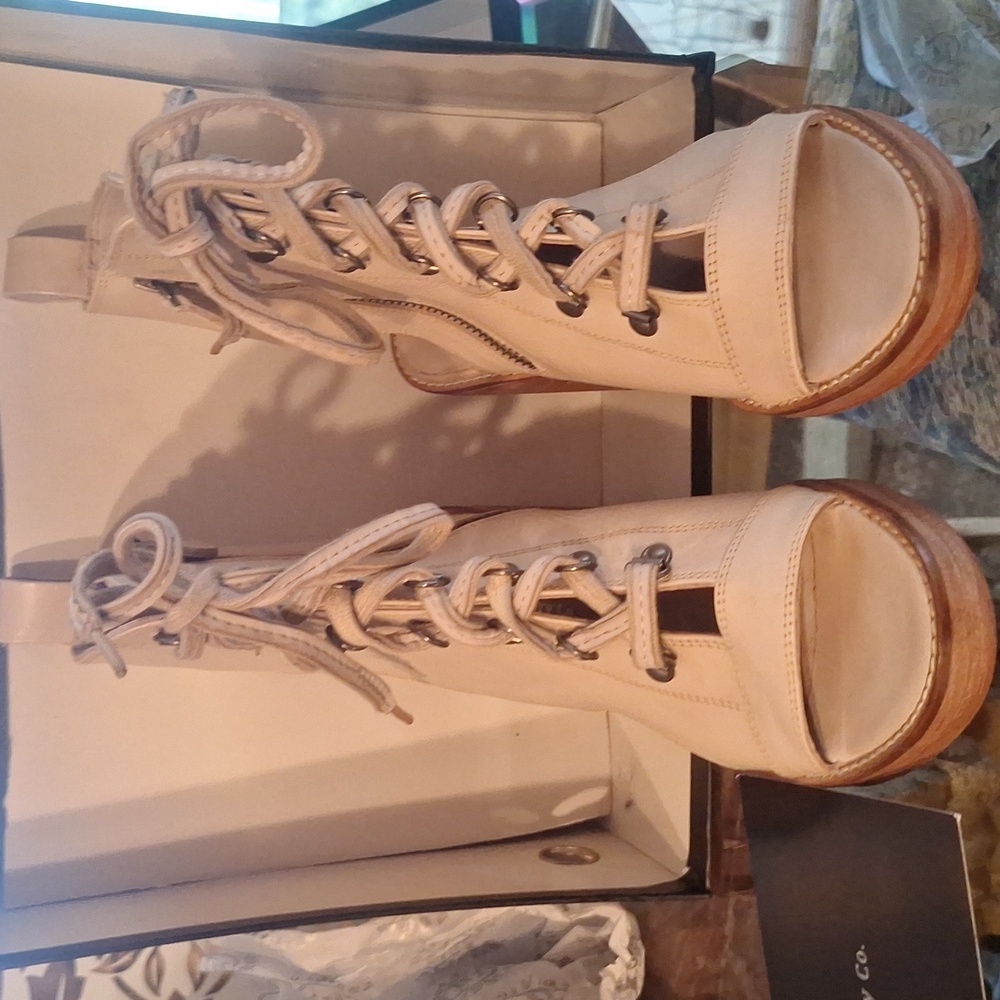 NWT And Box. Vintage Foundry Odette Peep Toe Lace-up Boot Size 8 Off White